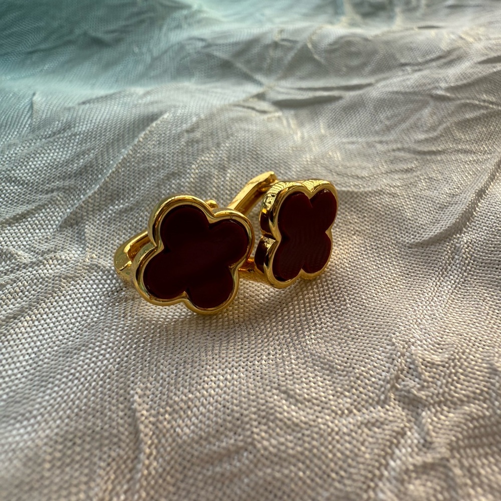 Red four leaf Elegant Gold and Red Clover Earrings - Picture 6 of 9
